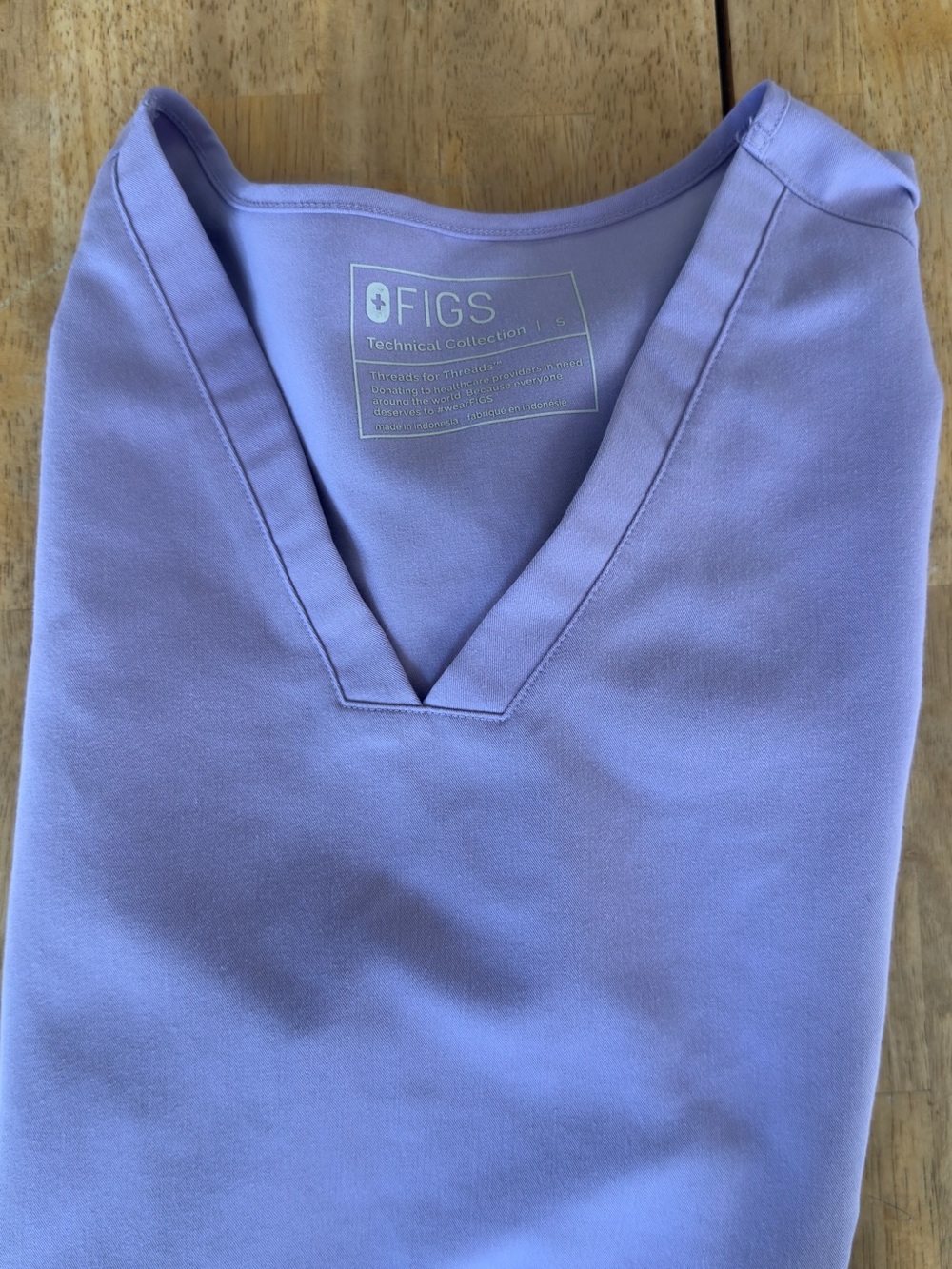 FIGS Lavender Dew Women's V-Neck Scrub Top S Purple 2 Pockets